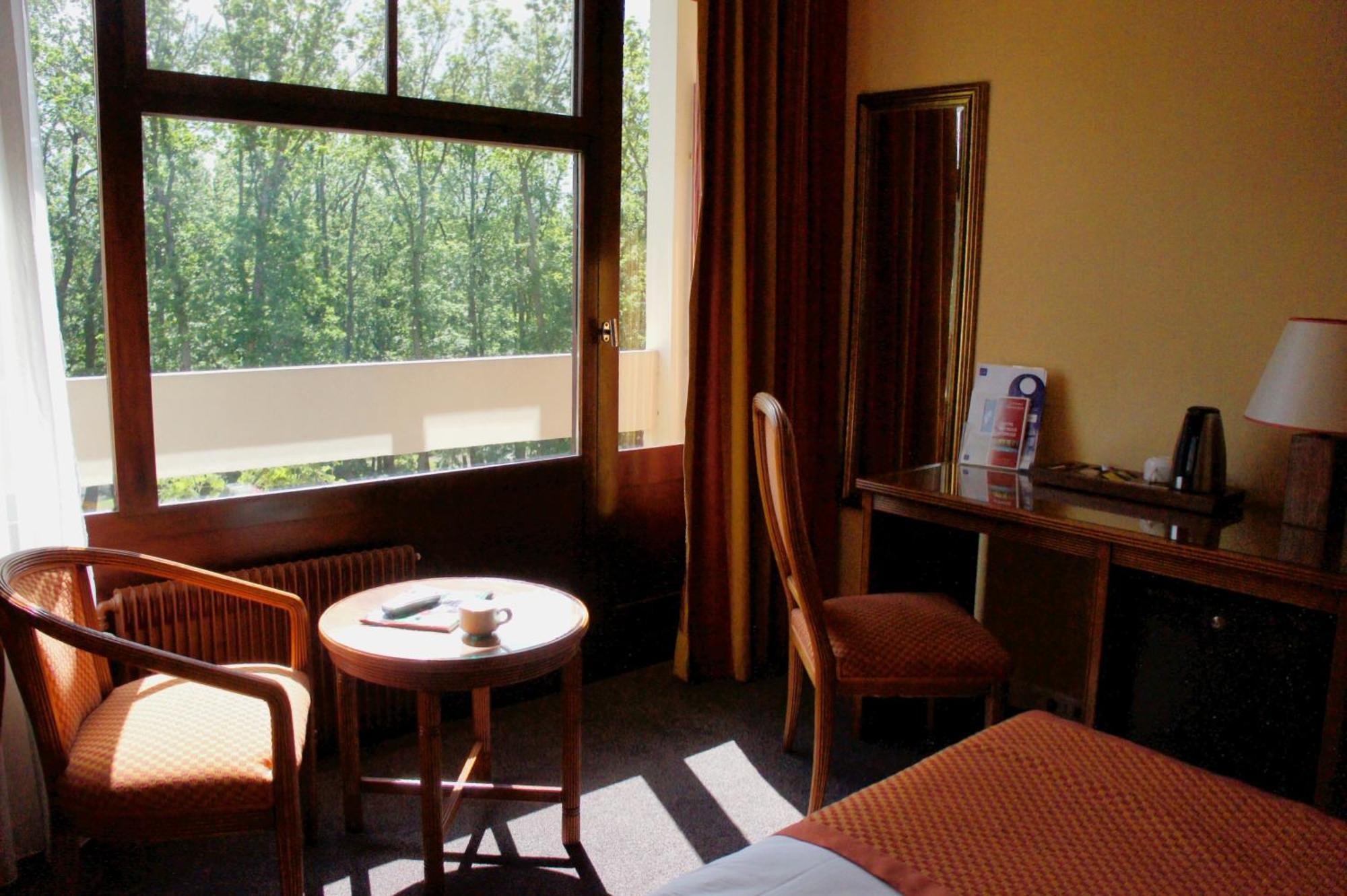 Hotel Le Grand Monarque Melun Zewnętrze zdjęcie