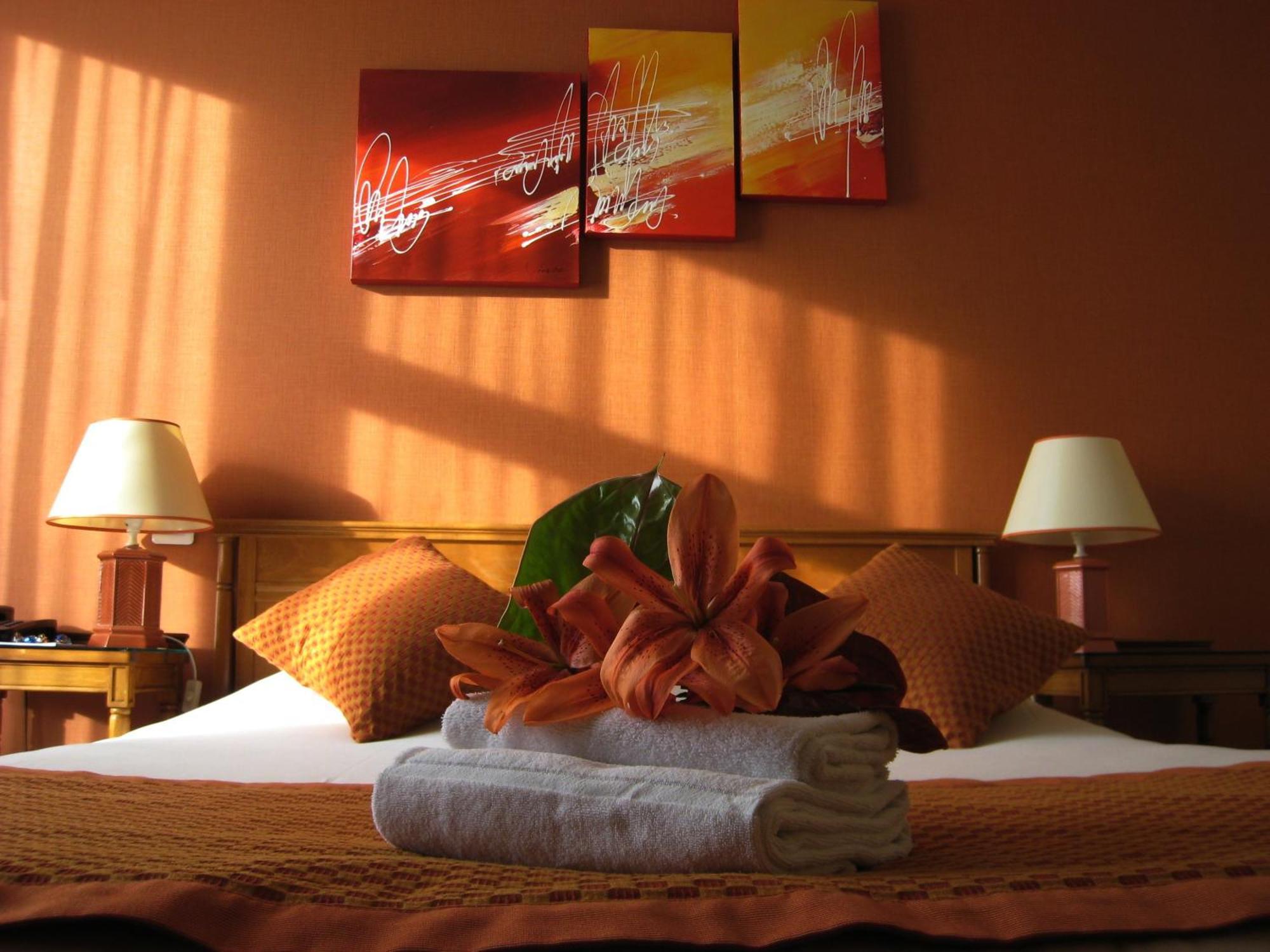Hotel Le Grand Monarque Melun Zewnętrze zdjęcie
