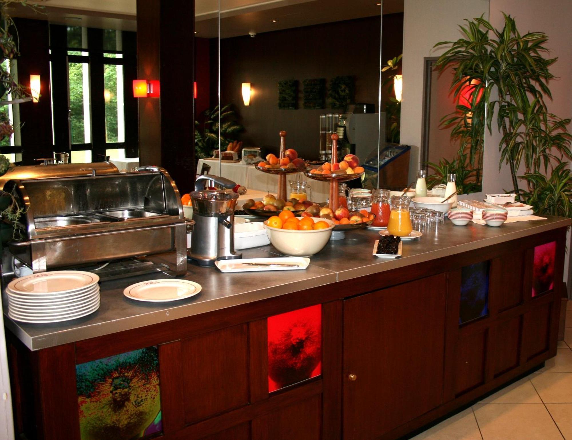 Hotel Le Grand Monarque Melun Zewnętrze zdjęcie