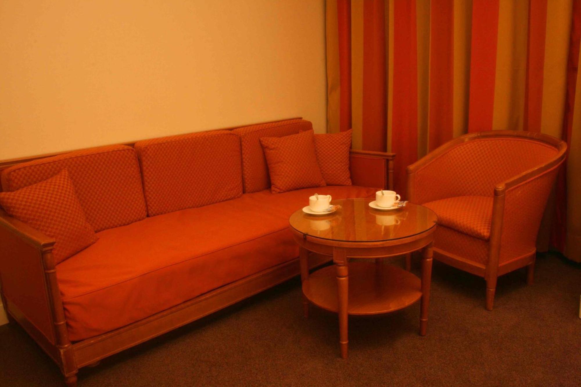 Hotel Le Grand Monarque Melun Zewnętrze zdjęcie
