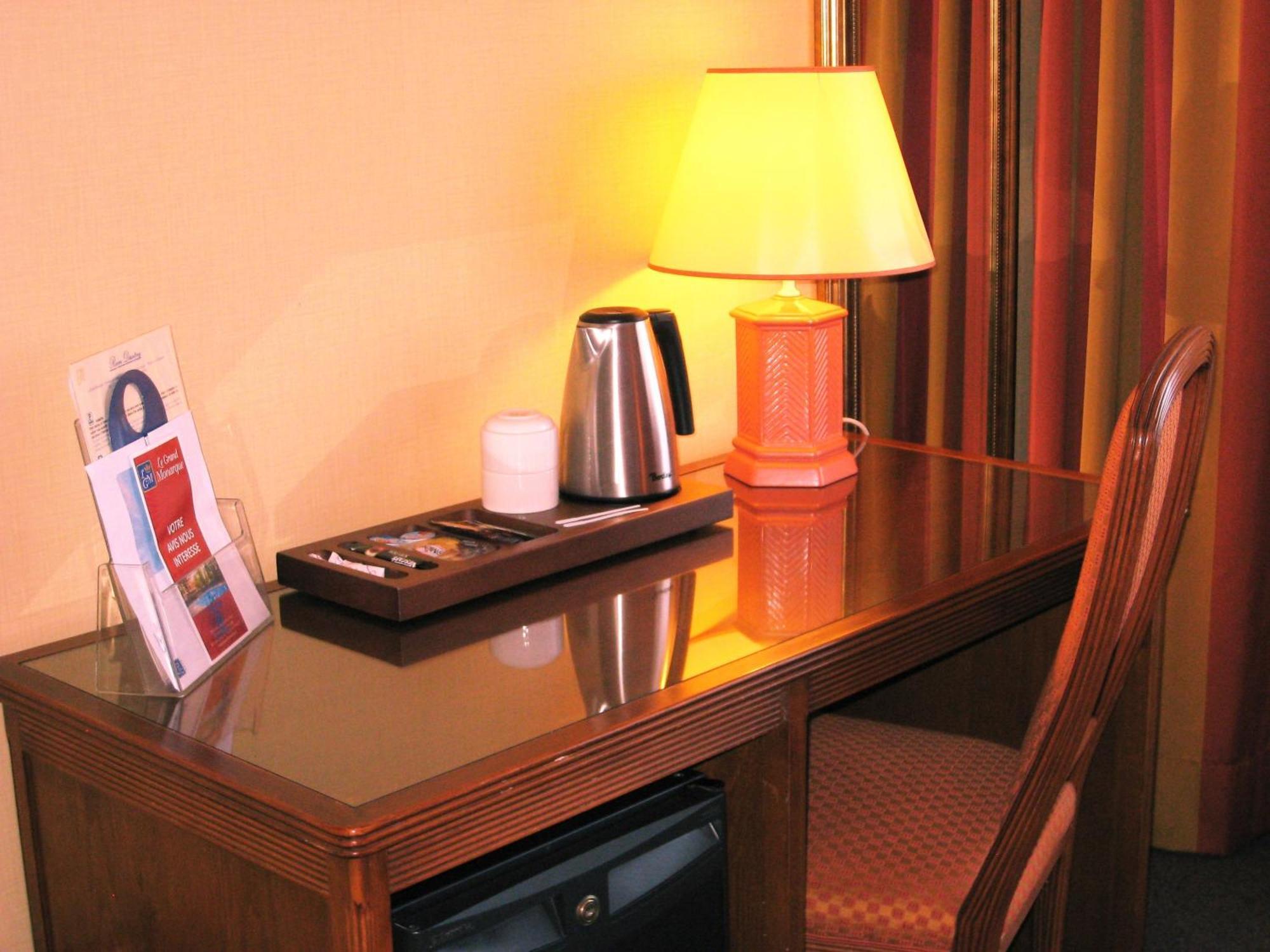 Hotel Le Grand Monarque Melun Zewnętrze zdjęcie