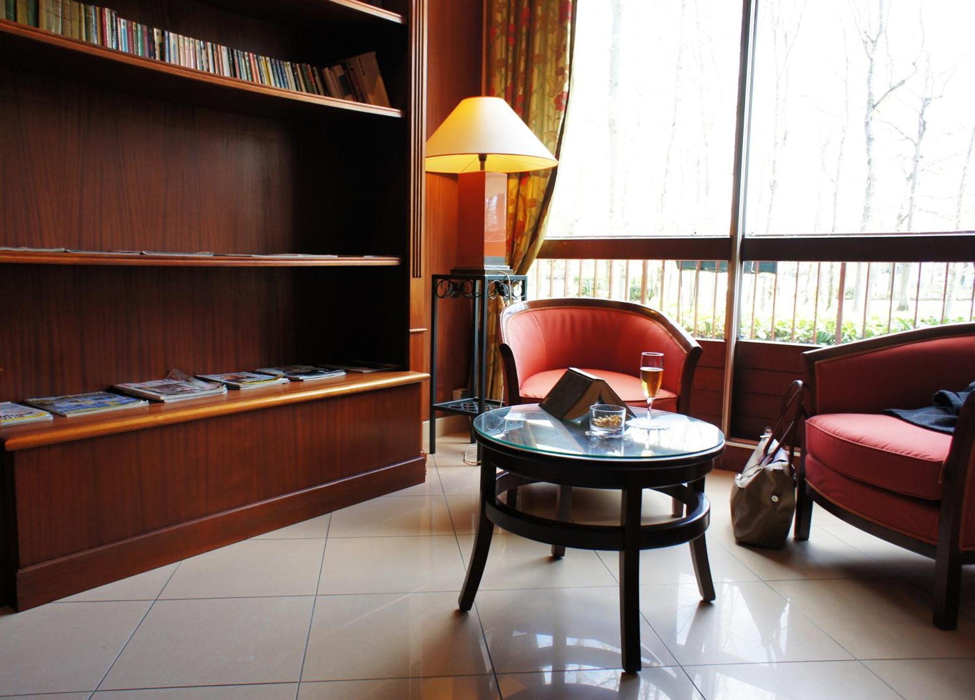 Hotel Le Grand Monarque Melun Zewnętrze zdjęcie