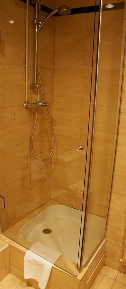 Hotel Le Grand Monarque Melun Zewnętrze zdjęcie