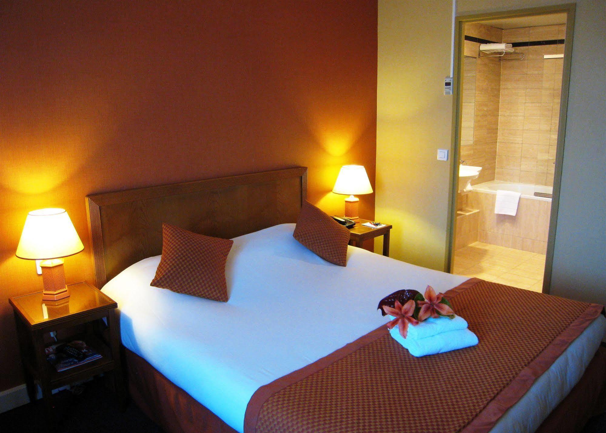 Hotel Le Grand Monarque Melun Zewnętrze zdjęcie