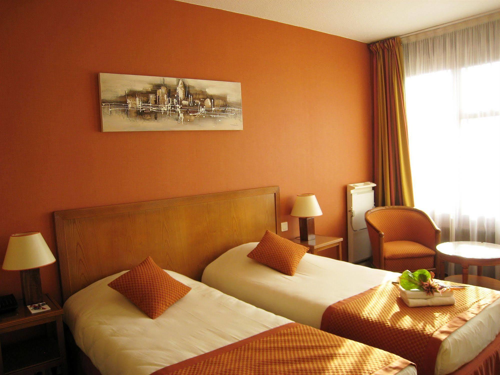 Hotel Le Grand Monarque Melun Zewnętrze zdjęcie