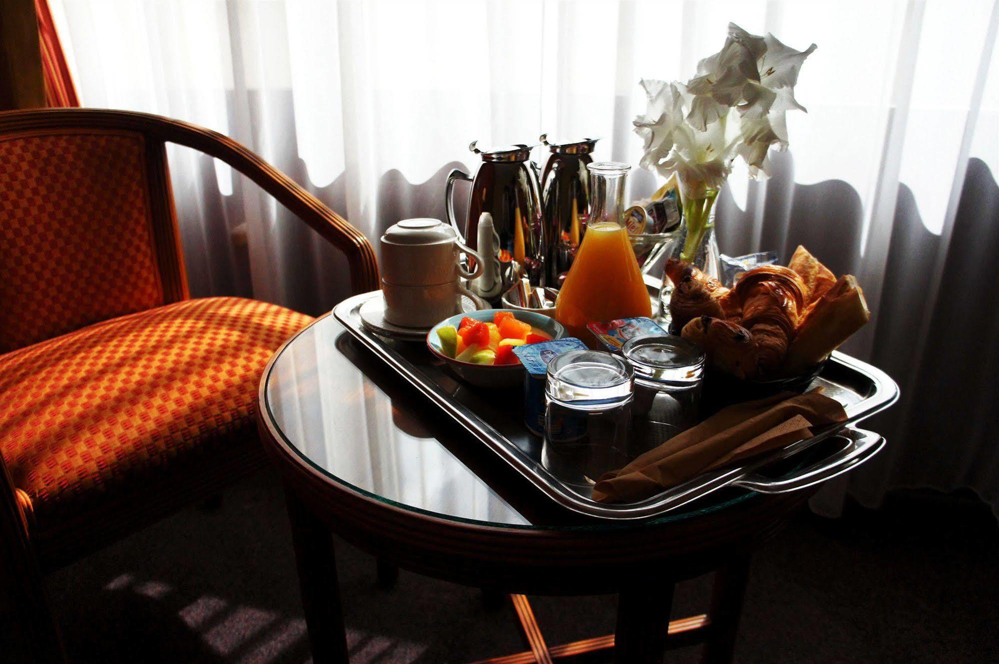 Hotel Le Grand Monarque Melun Zewnętrze zdjęcie